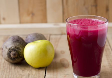 frissen préselt zöldség-gyümölcslé